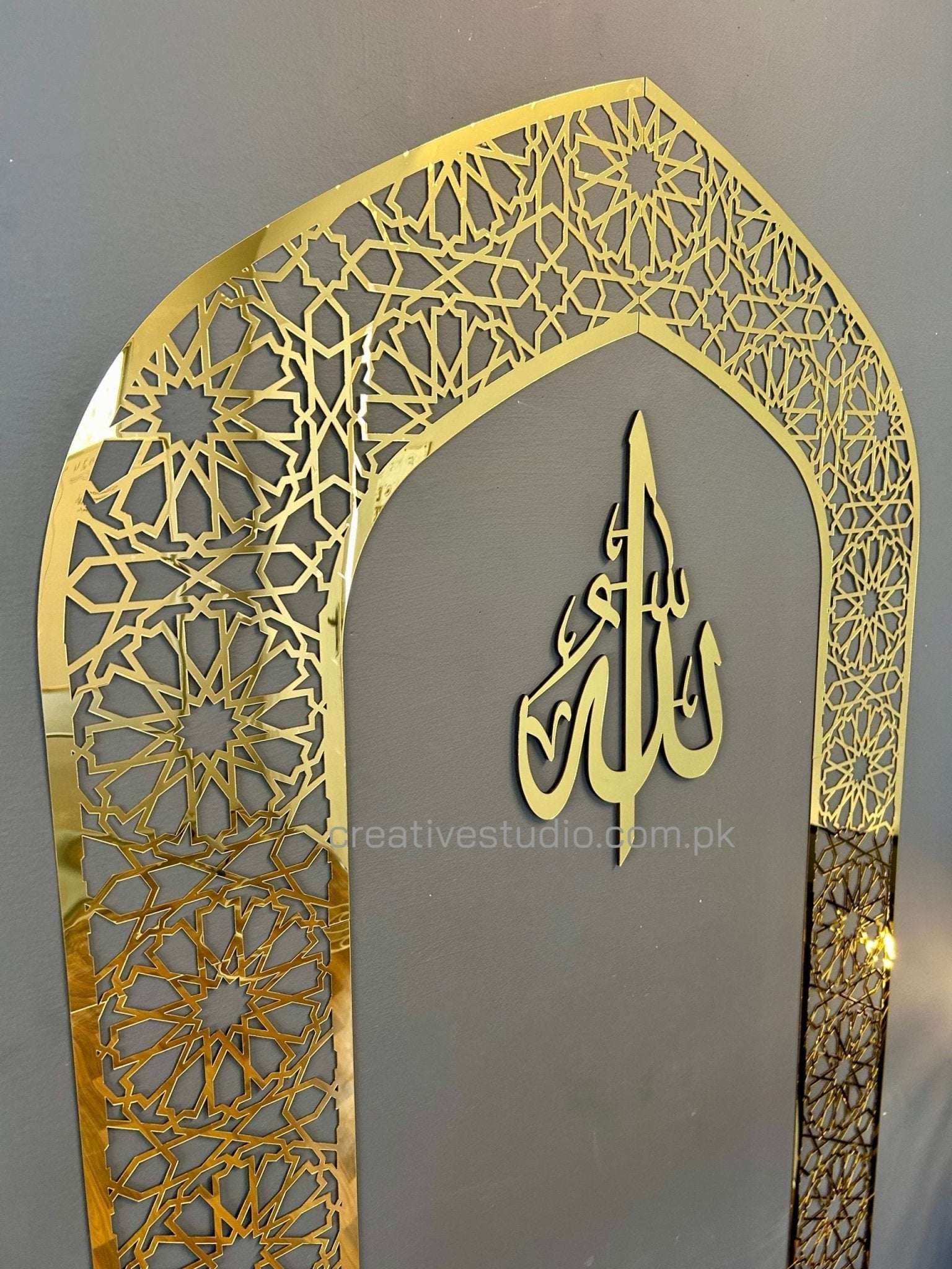 Mehrab Wall Art for Prayer Room – Elegant Islamic Decor with Allah Calligraphy ©